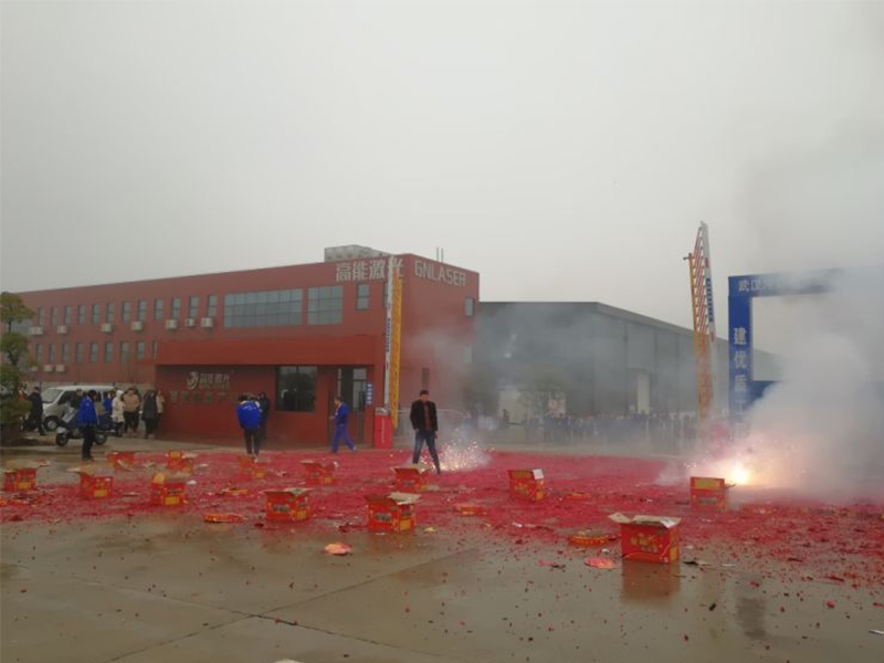 一路凱歌，讓歷史見(jiàn)證新年開(kāi)門(mén)紅