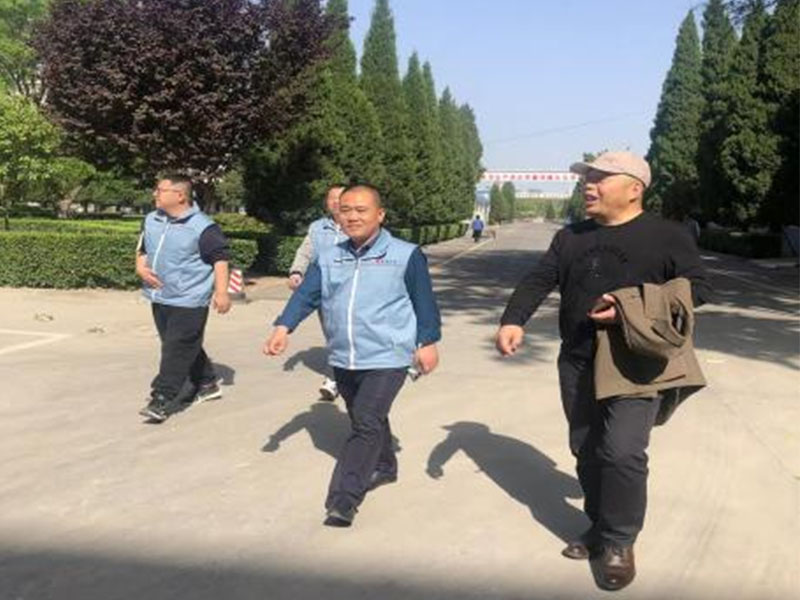 勞動(dòng)節前鼓舞士氣，慰問(wèn)關(guān)懷員工成長(cháng)