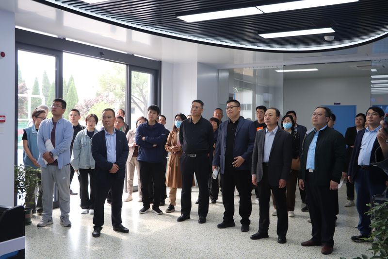 乘風(fēng)破浪正當時(shí)，揮楫擊流為明天