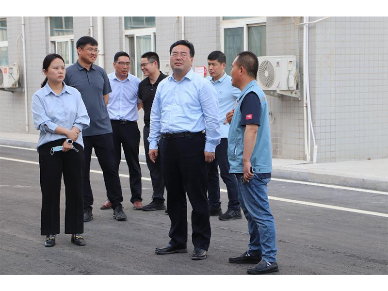 長(cháng)風(fēng)破浪會(huì )有時(shí)，直掛云帆濟滄海